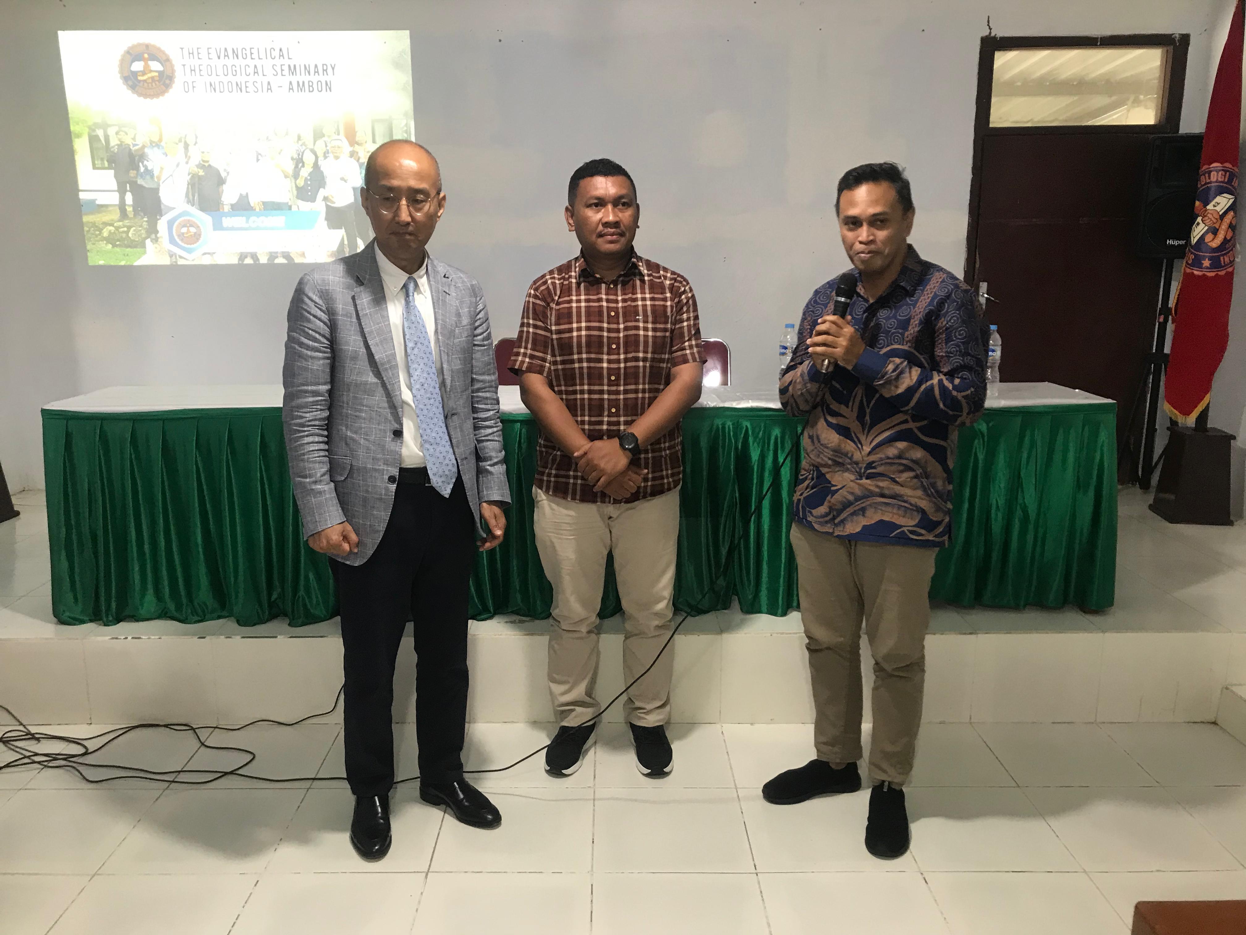 Pelaksanaan Seminar Dosen I - Memahami Misteri Trinitas